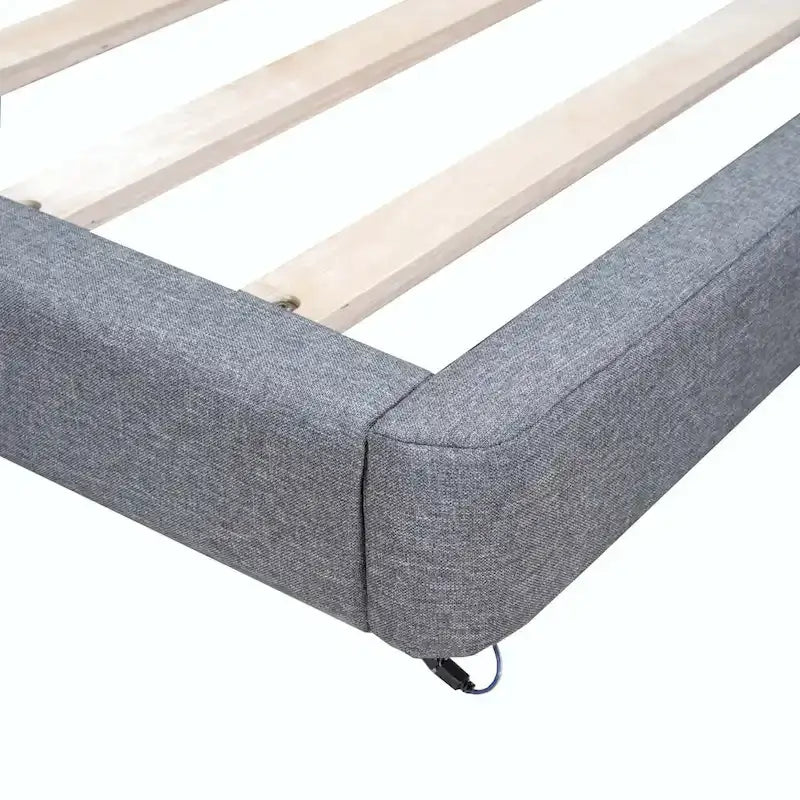 Letto a piattaforma imbottito matrimoniale con luci LED e porte USB
