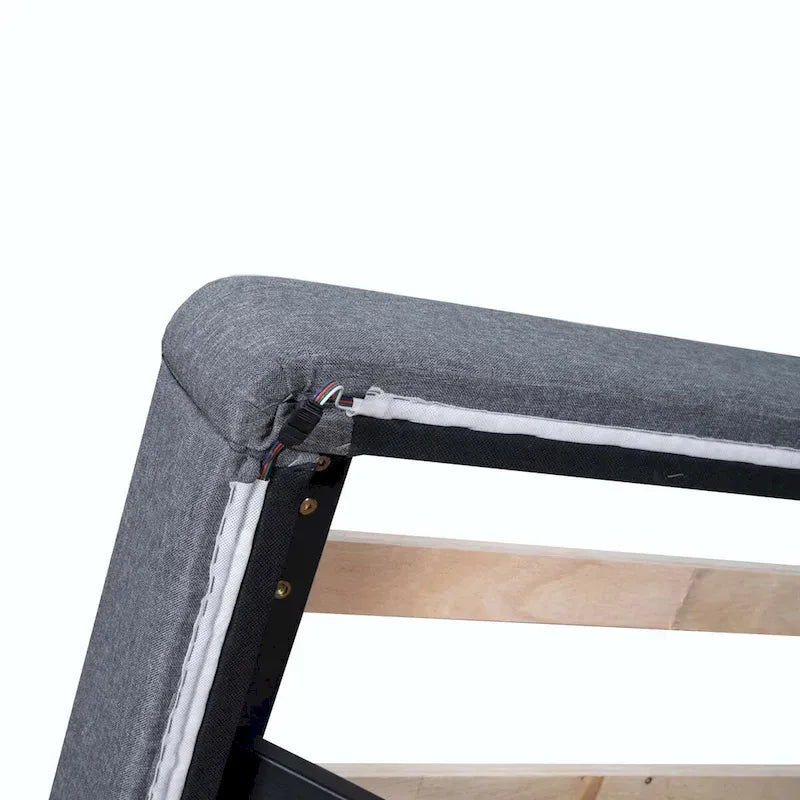 Letto a piattaforma imbottito matrimoniale con luci LED e porte USB